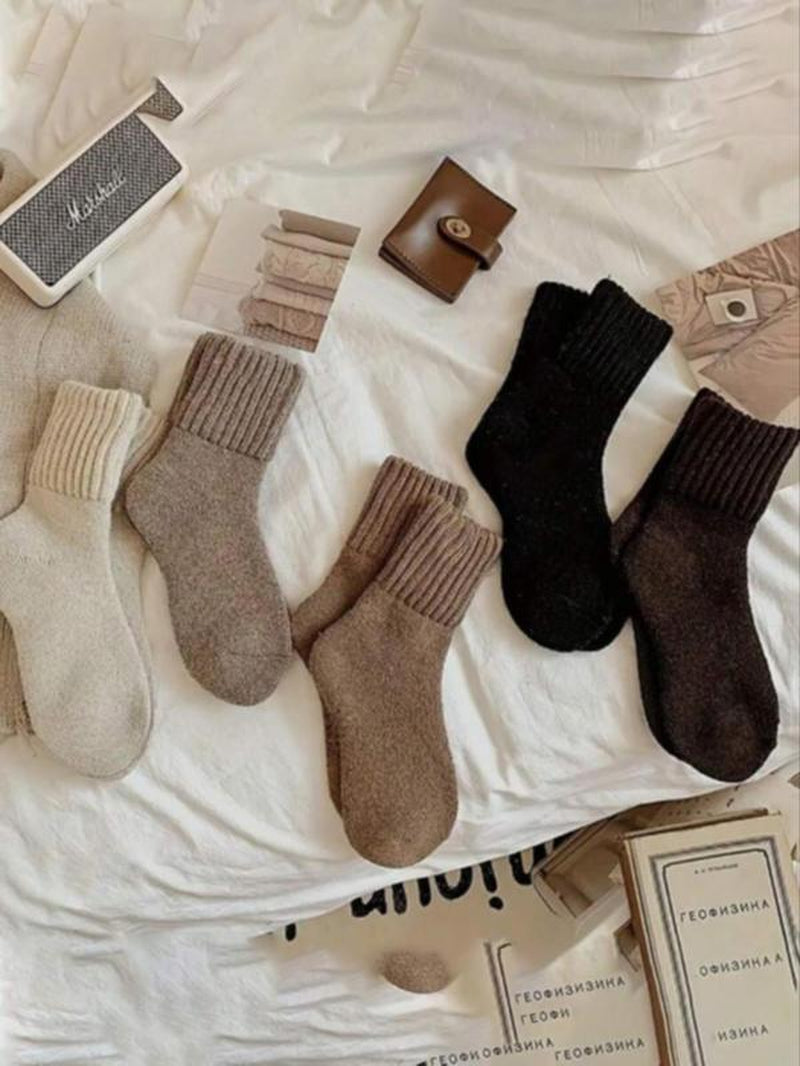 Nyzfexk Women’s Solid Mid-Calf Socks – Soft, Warm Everyday Comfort