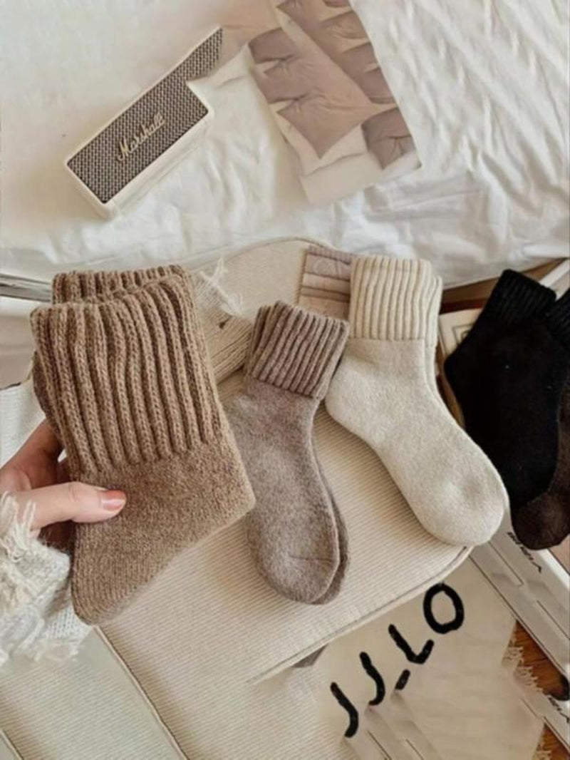 Nyzfexk Women’s Solid Mid-Calf Socks – Soft, Warm Everyday Comfort