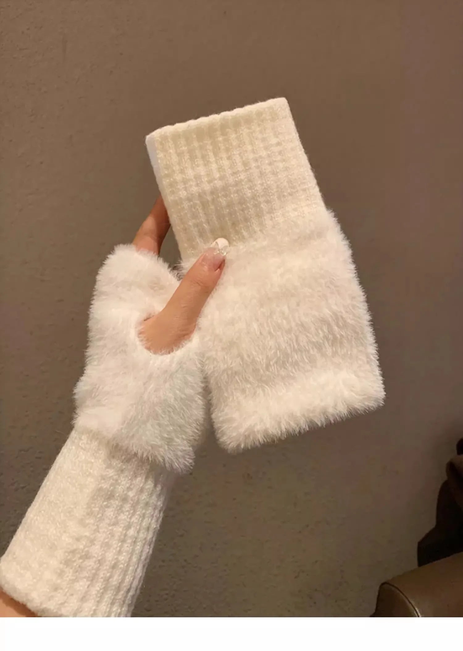 Soft Winter Fingerless Gloves – Women’s Warm Plush Knitted Wrist Mittens for Writing, Touchscreens & Everyday Use